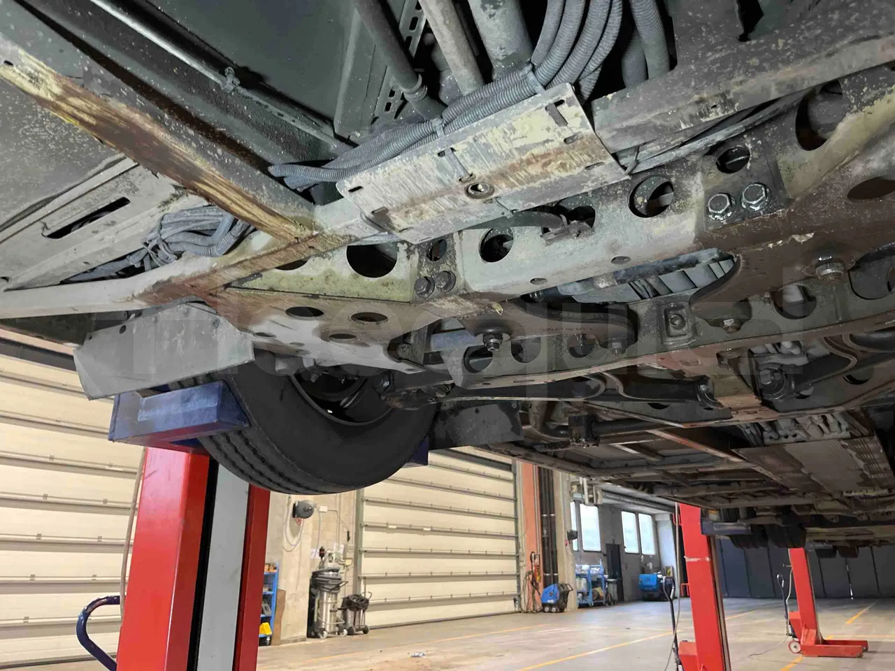 Mercedes-Benz Citaro G 0530 - EUR5 - 260kW - 17.94m - front axle right side