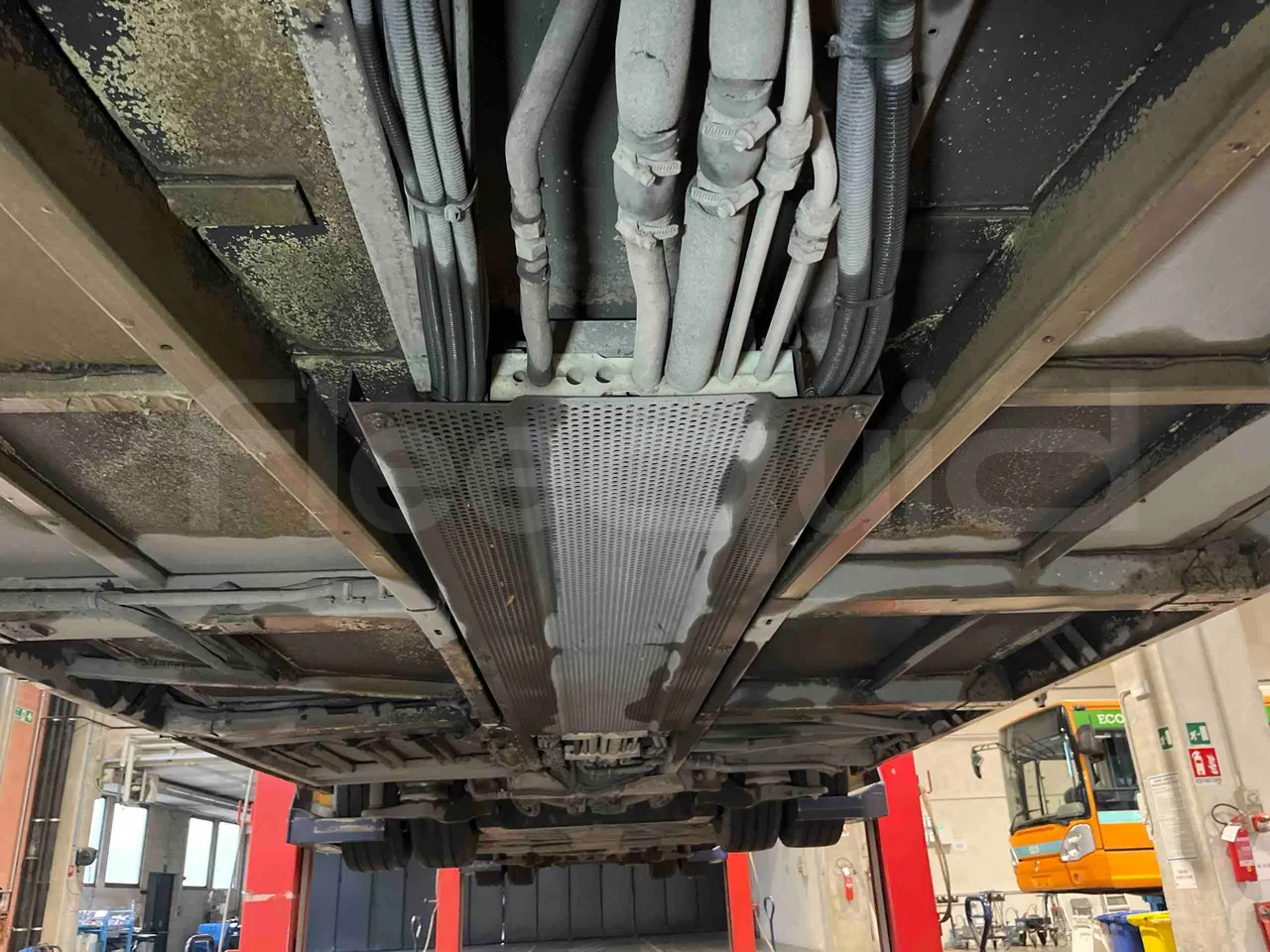Mercedes-Benz Citaro G 0530 - EUR5 - 260kW - 17.94m - central undercarriage photo