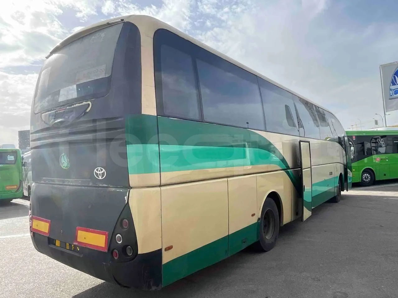 Mercedes-Benz Sideral 2000   A4RE10 - Euro5 - 260kW - 12.975mt - 3/4 right rear doors open