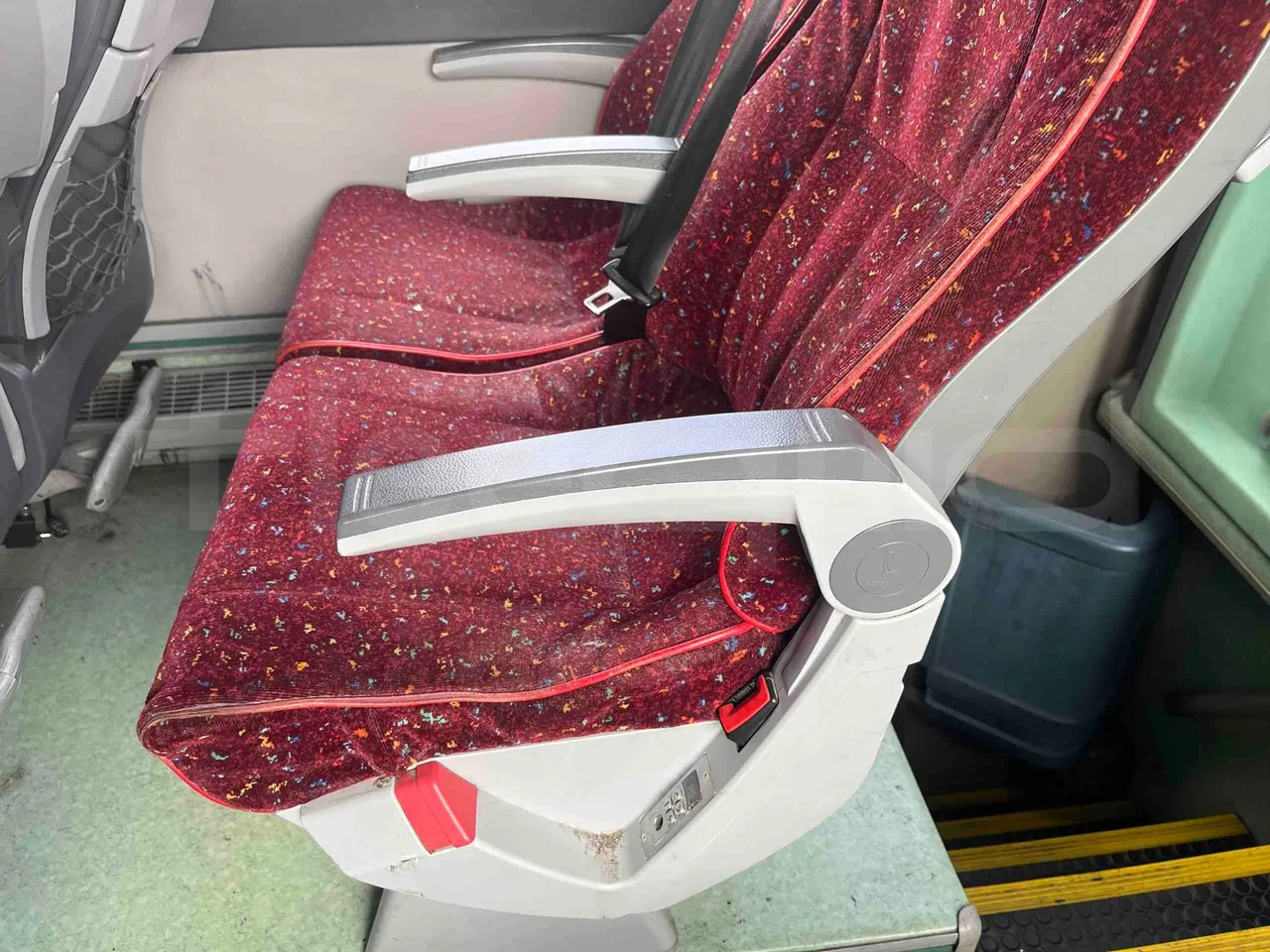 Mercedes-Benz Sideral 2000   A4RE10 - Euro5 - 260kW - 12.975mt - armrest detail photo