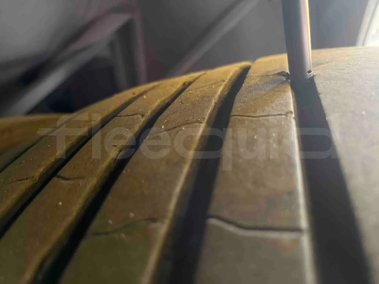 Mercedes-Benz Sideral 2000   A4RE10 - Euro5 - 260kW - 12.975mt - tread condition front tires left
