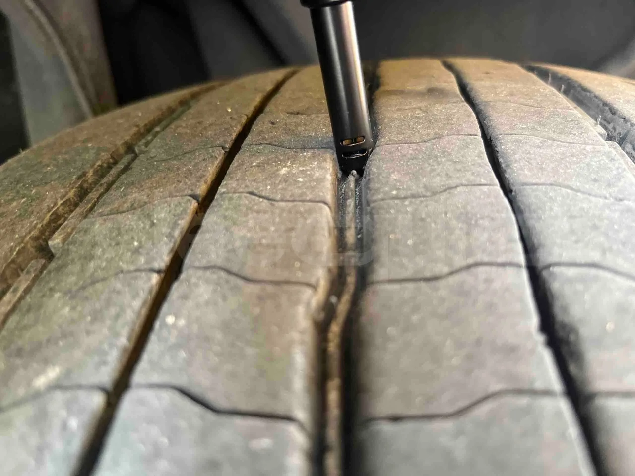 Mercedes-Benz Sideral 2000   A4RE10 - Euro5 - 260kW - 12.975mt - tread condition front tires right