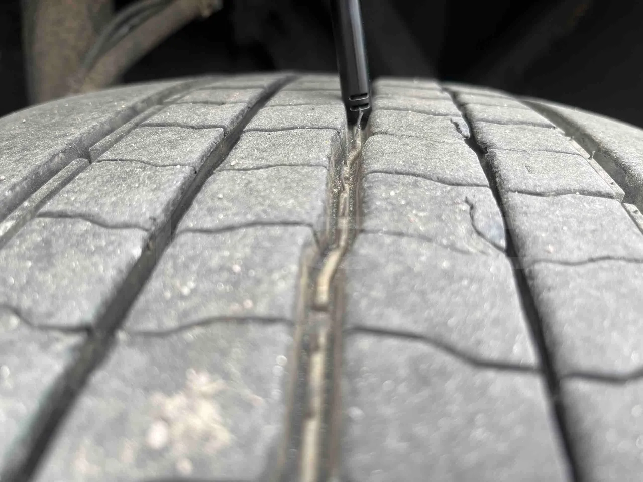 Mercedes-Benz Sideral 2000   A4RE10 - Euro5 - 260kW - 12.975mt - tread condition third axle tires right