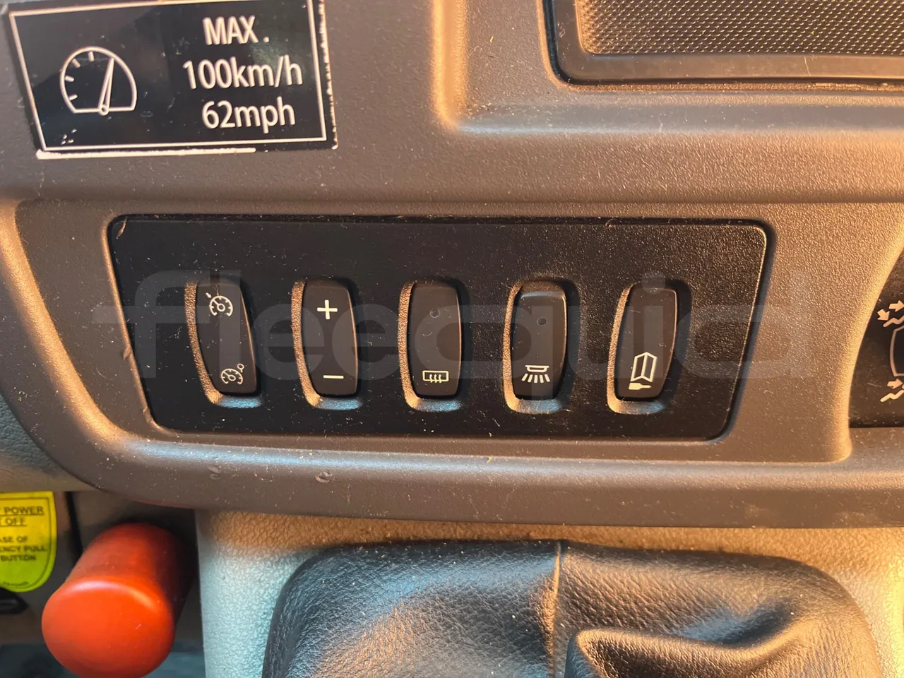 Nissan Interstar   X70B3B - Euro4 - 107kW - 5.899mt - command unit indicators