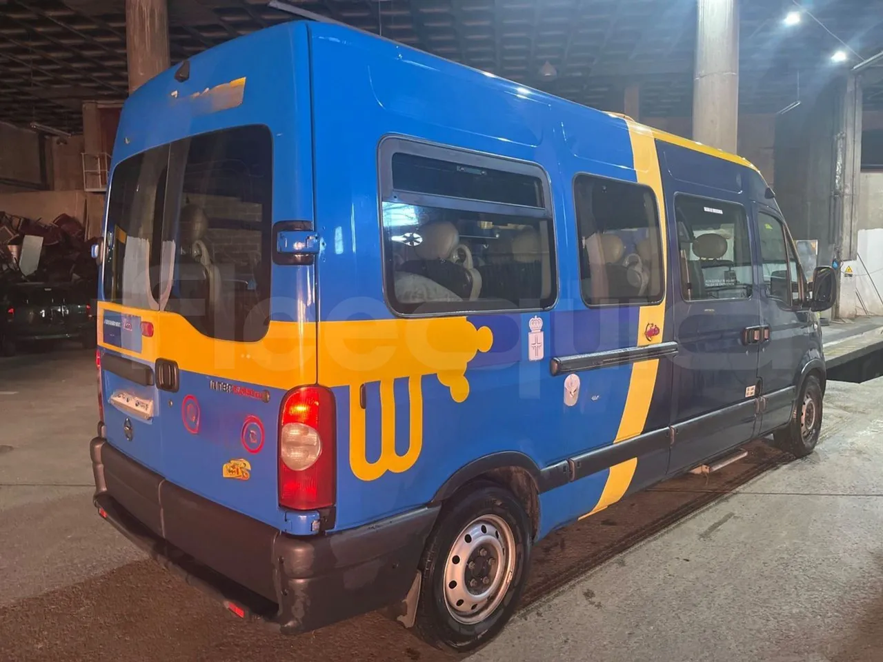 Nissan Interstar   X70B3B - Euro4 - 107kW - 5.899mt - 3/4 right rear doors closed