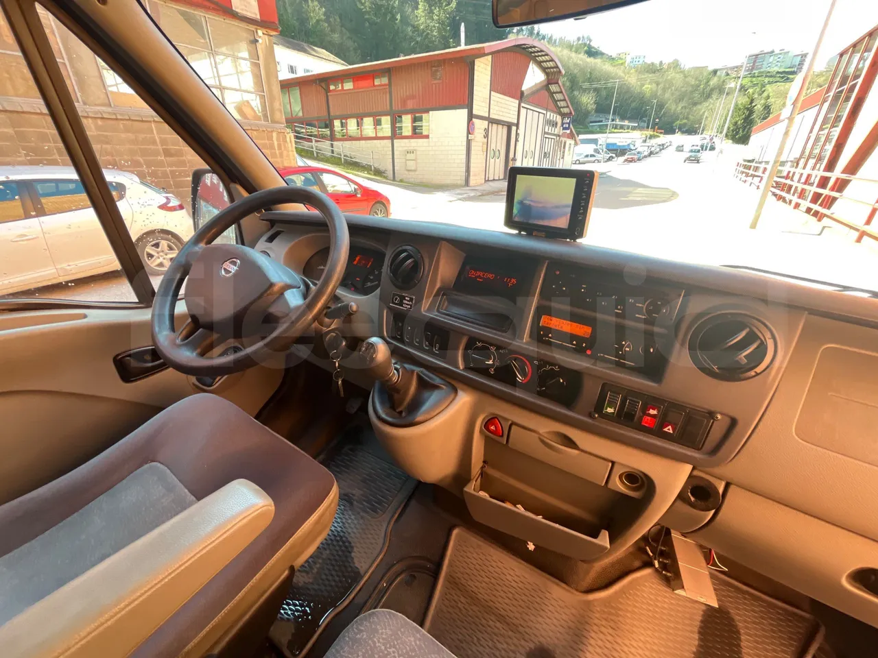 Nissan Interstar   X70B3B - Euro4 - 107kW - 5.899mt - buttons panels on