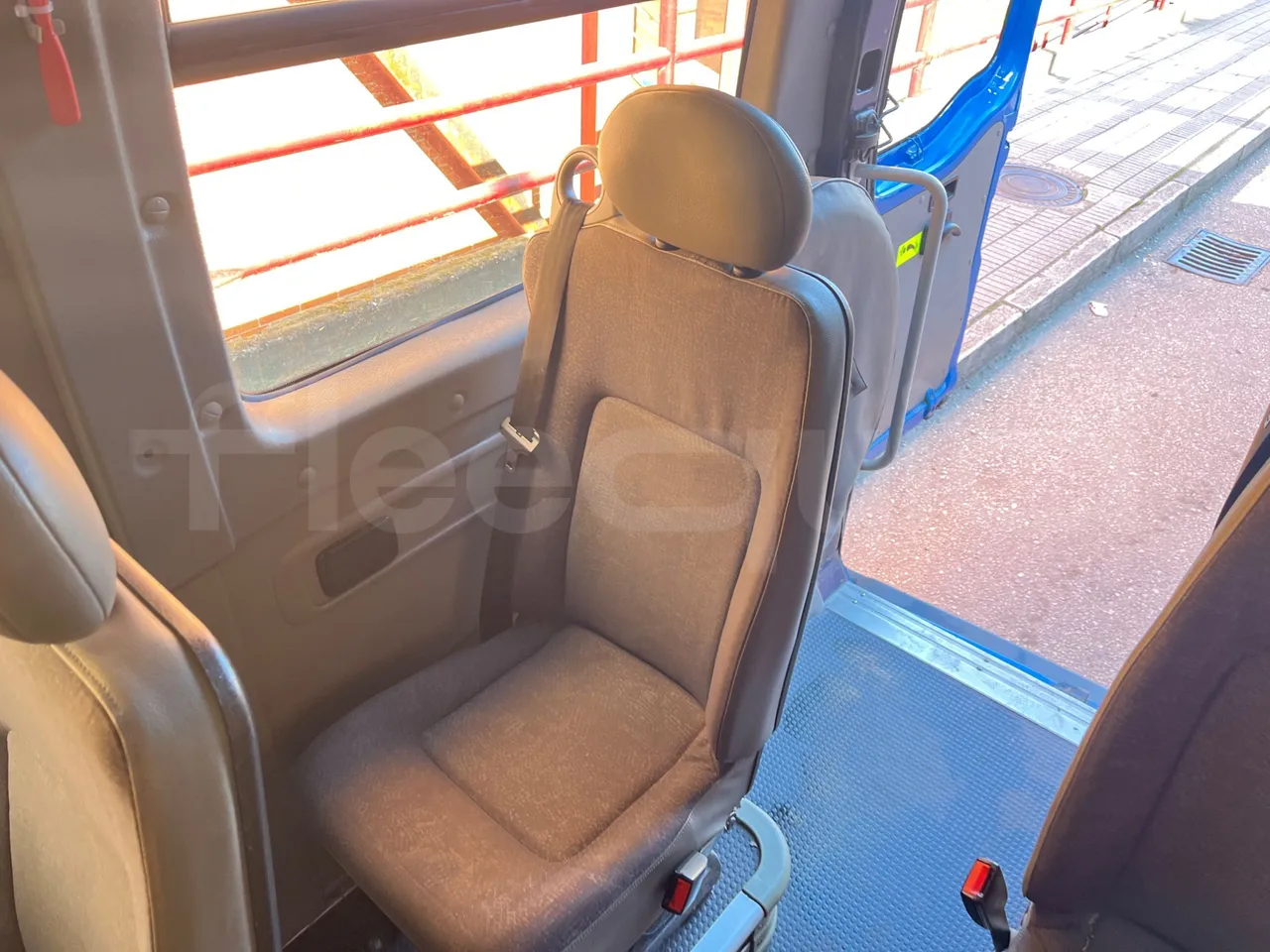 Nissan Interstar   X70B3B - Euro4 - 107kW - 5.899mt - single seat detail