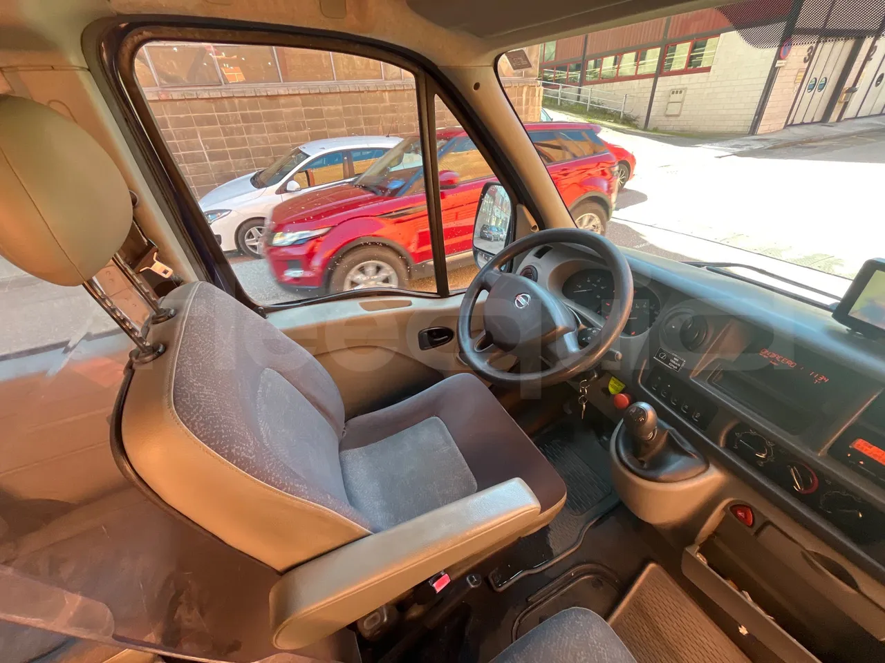 Nissan Interstar   X70B3B - Euro4 - 107kW - 5.899mt - driver's seat photo