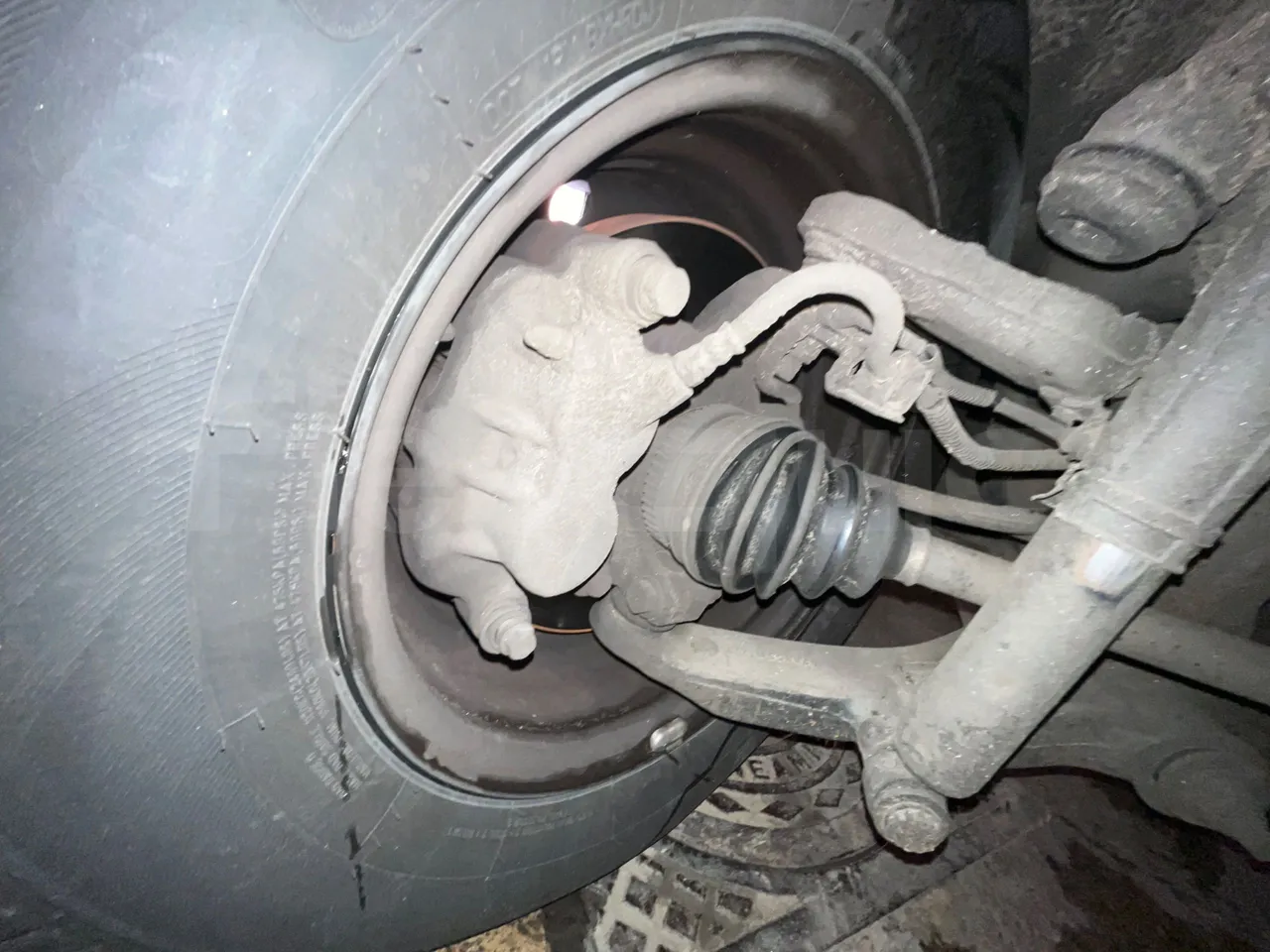 Nissan Interstar   X70B3B - Euro4 - 107kW - 5.899mt - front brake calipers right