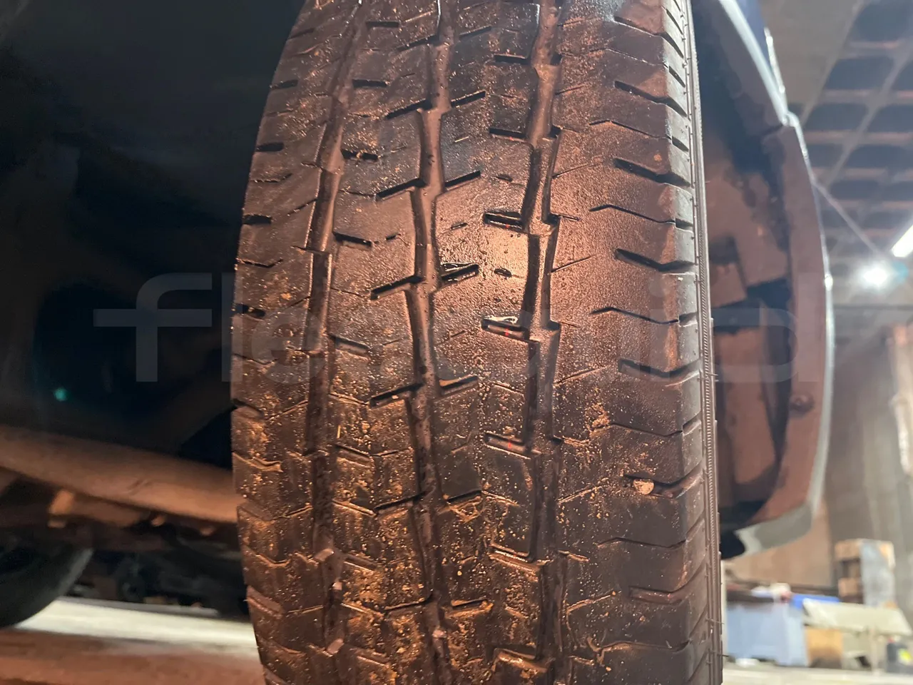 Nissan Interstar   X70B3B - Euro4 - 107kW - 5.899mt - tread condition front tires right