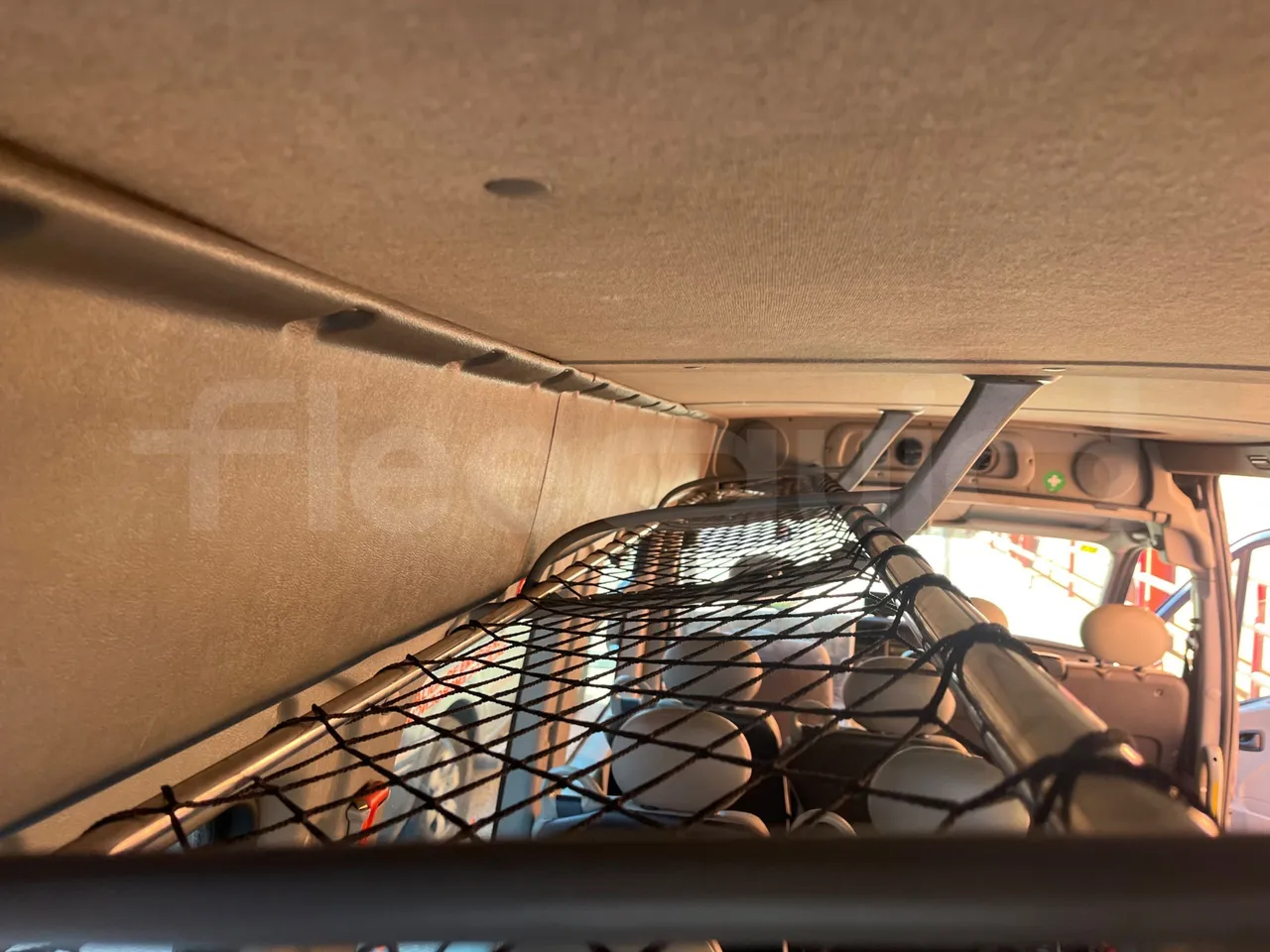 Nissan Interstar   X70B3B - Euro4 - 107kW - 5.899mt - overhead compartments photo