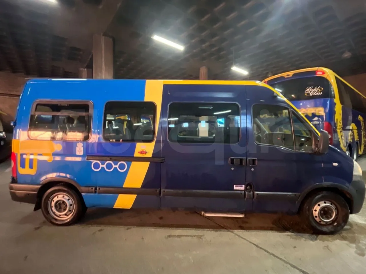 Nissan Interstar   X70B3B - Euro4 - 107kW - 5.899mt - right side doors closed