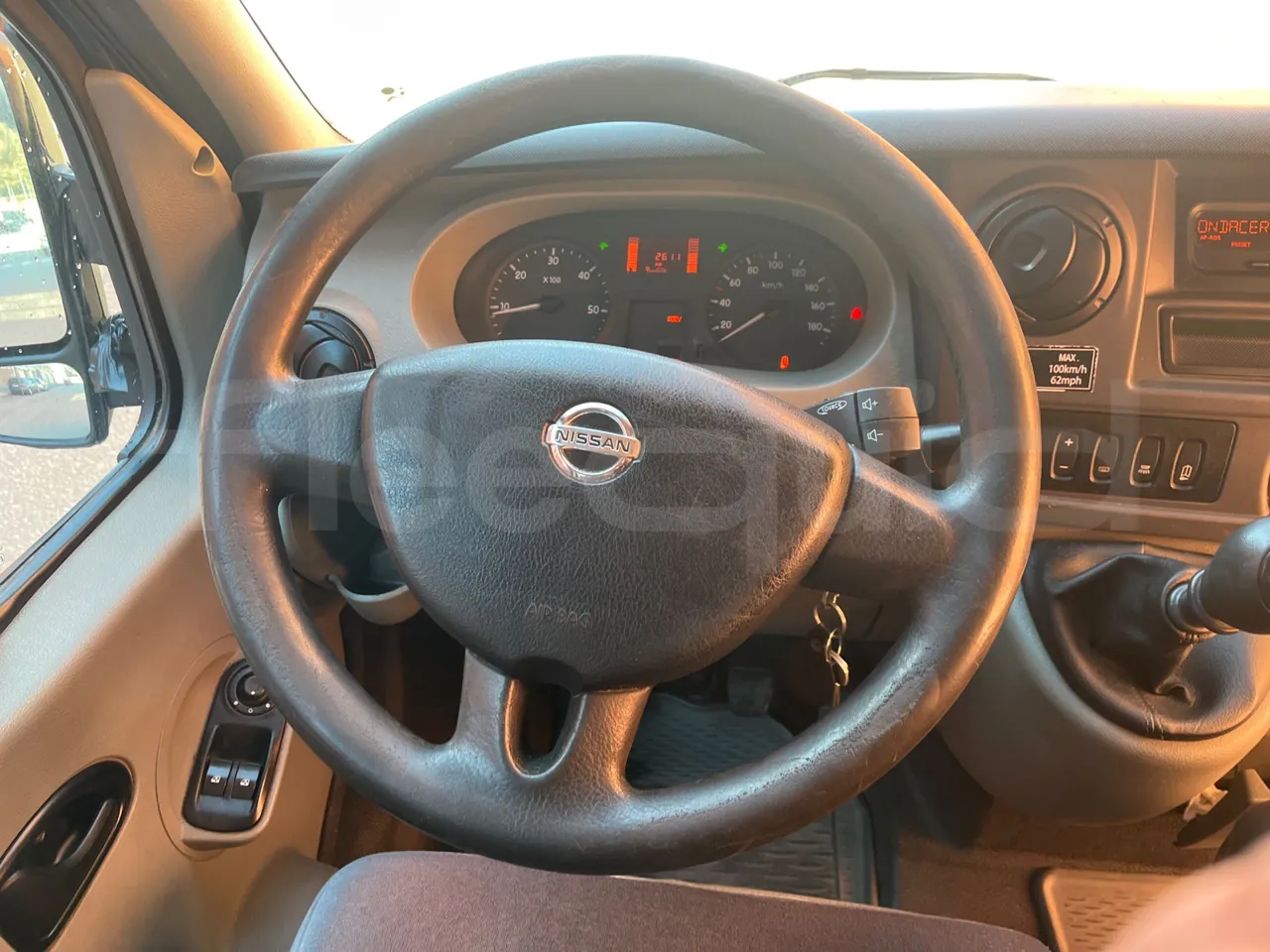 Nissan Interstar   X70B3B - Euro4 - 107kW - 5.899mt - steering wheel photo