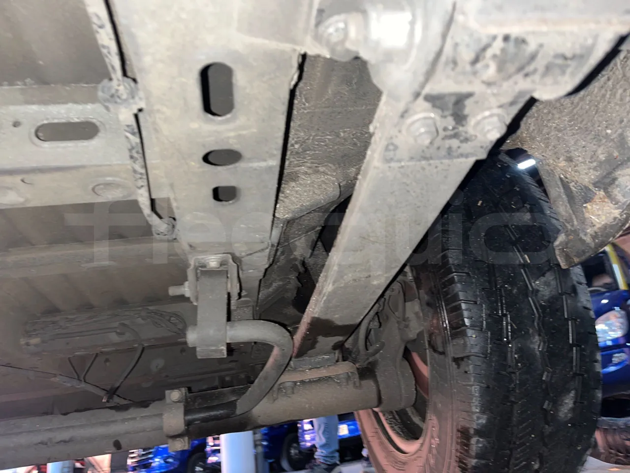 Nissan Interstar   X70B3B - Euro4 - 107kW - 5.899mt - axle 3 right side