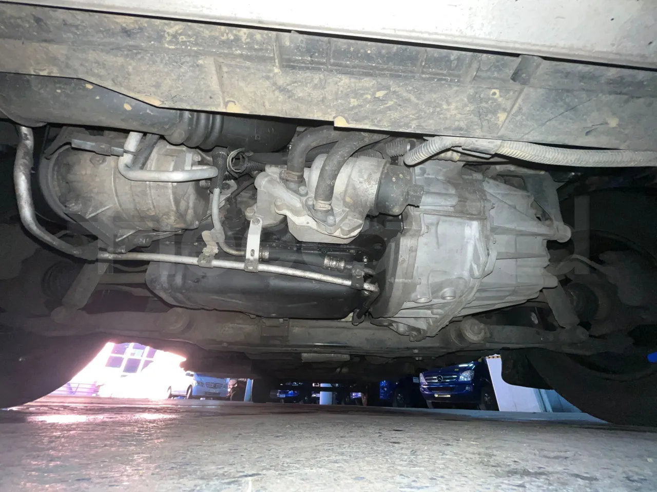 Nissan Interstar   X70B3B - Euro4 - 107kW - 5.899mt - front undercarriage from front