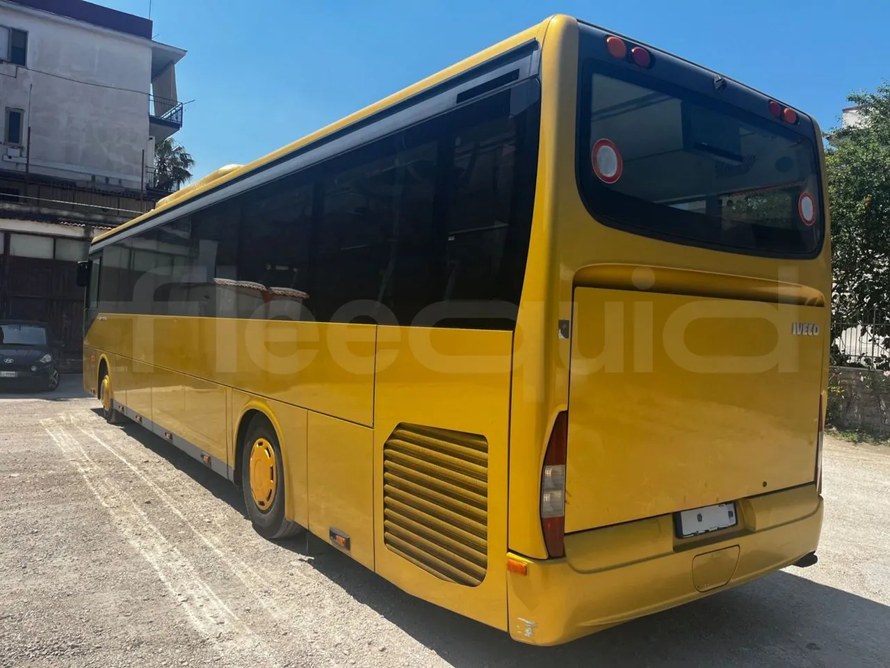Iveco Crossway - 3/4 left rear side