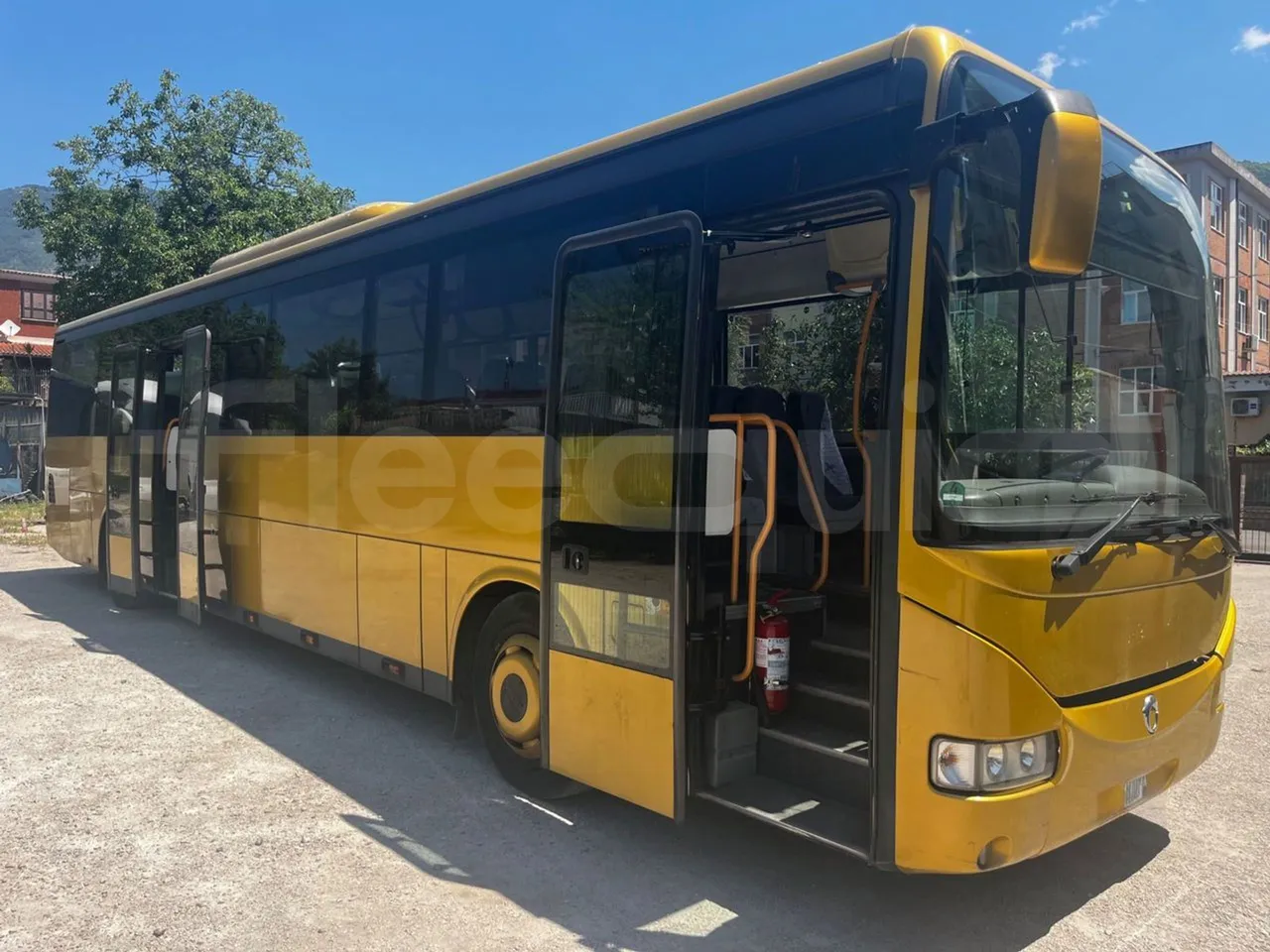 Iveco Crossway - 3/4 right front doors open