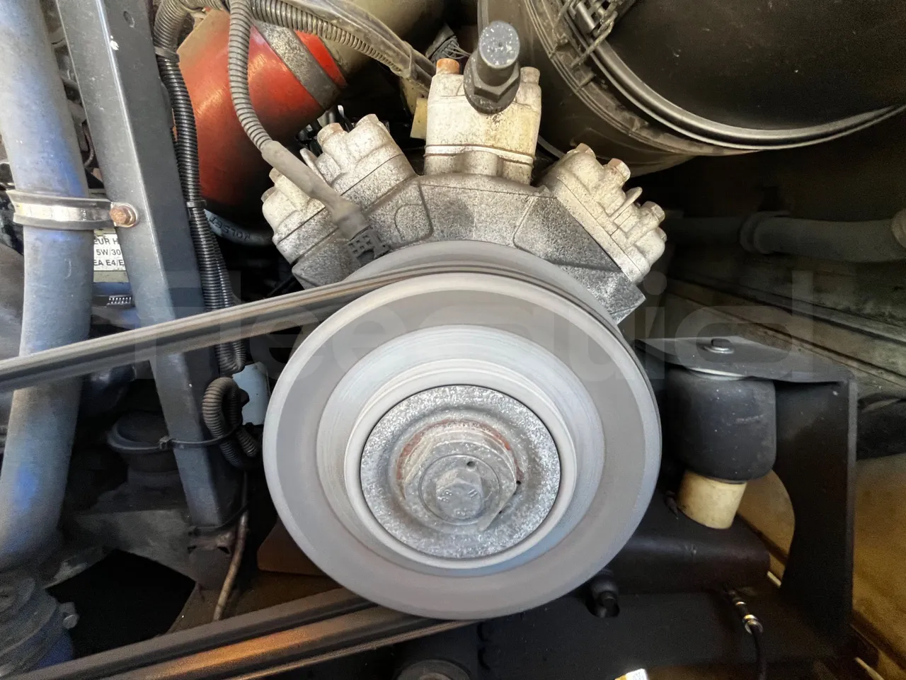 Iveco Crossway - air conditioning compressor