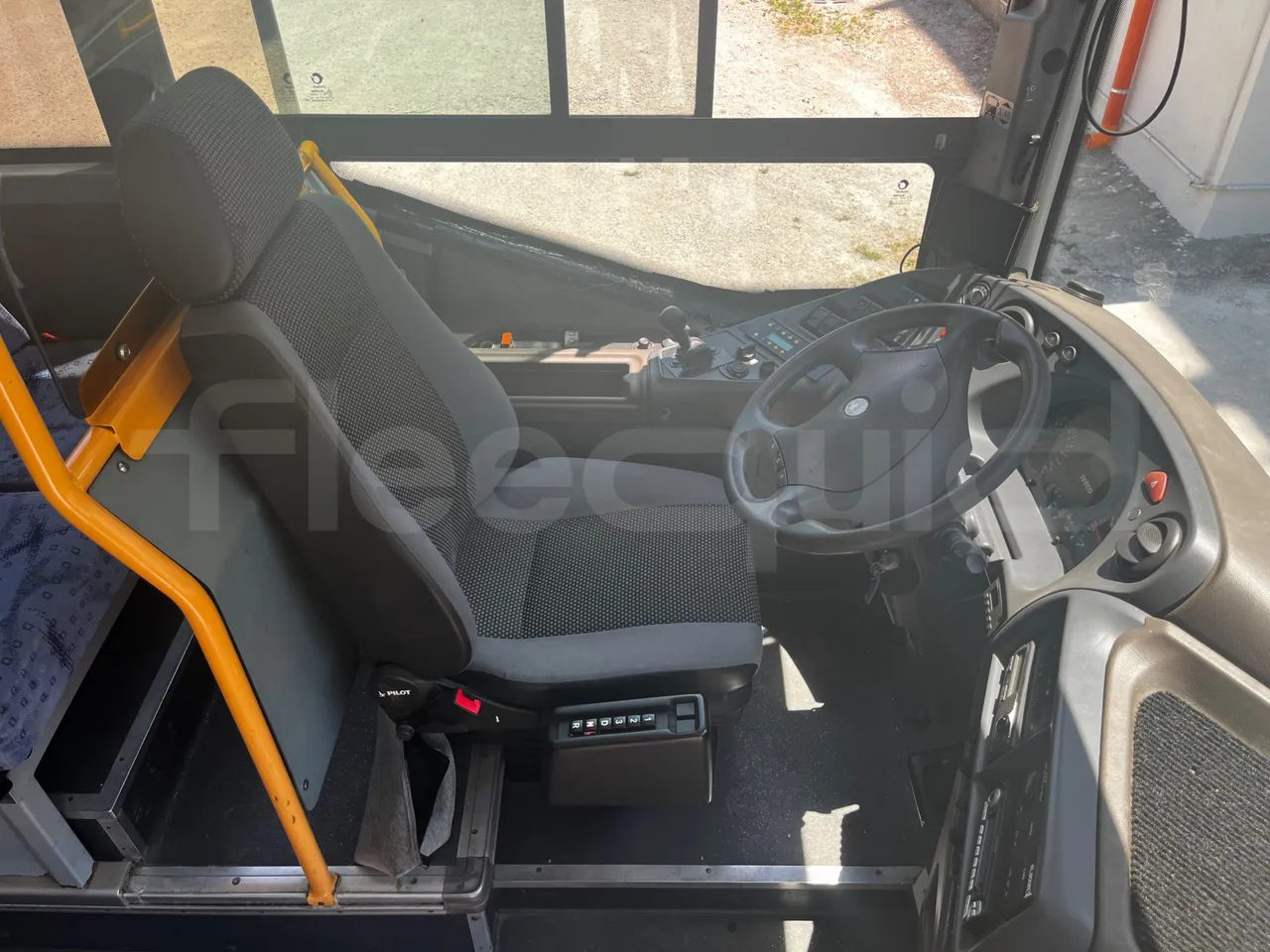 Iveco Crossway - driver's seat photo