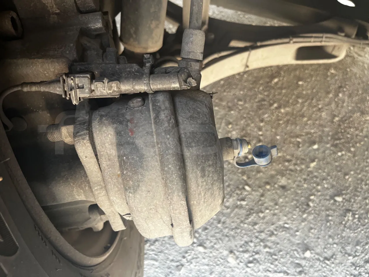 Iveco Crossway - front brake calipers left