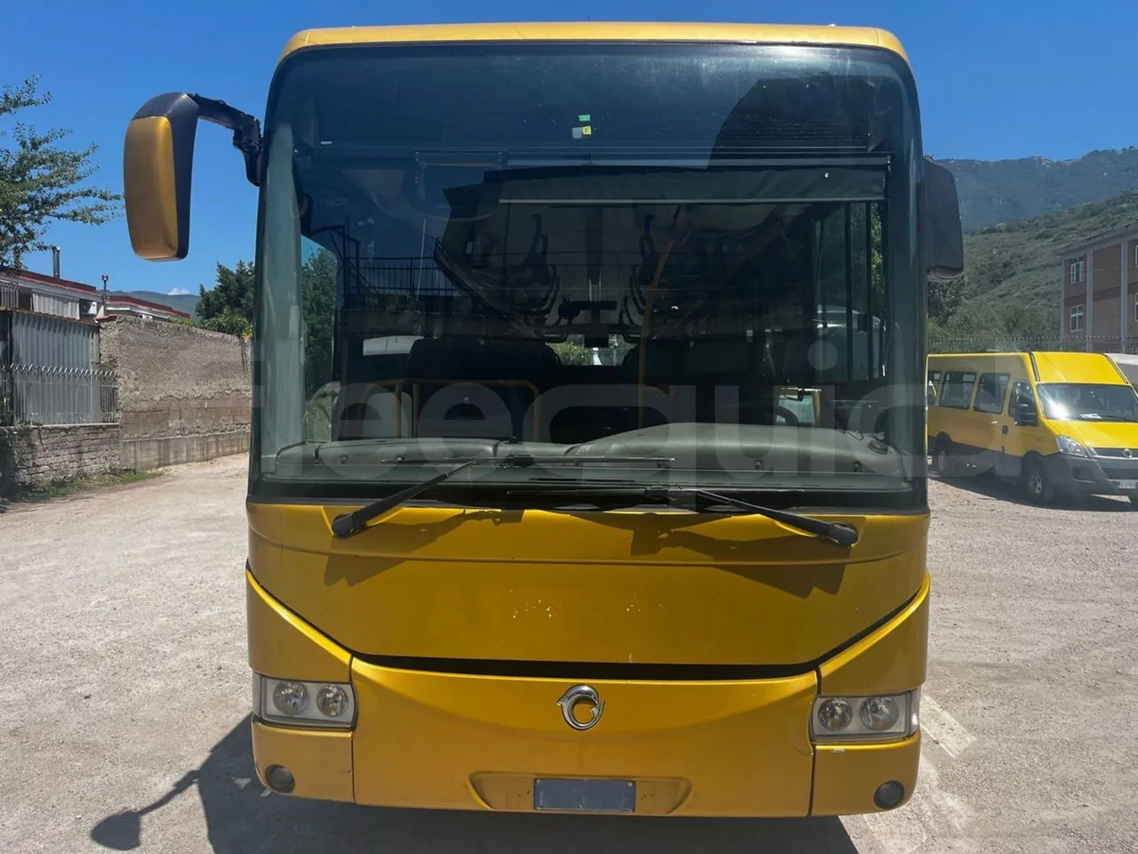 Iveco Crossway - front photo