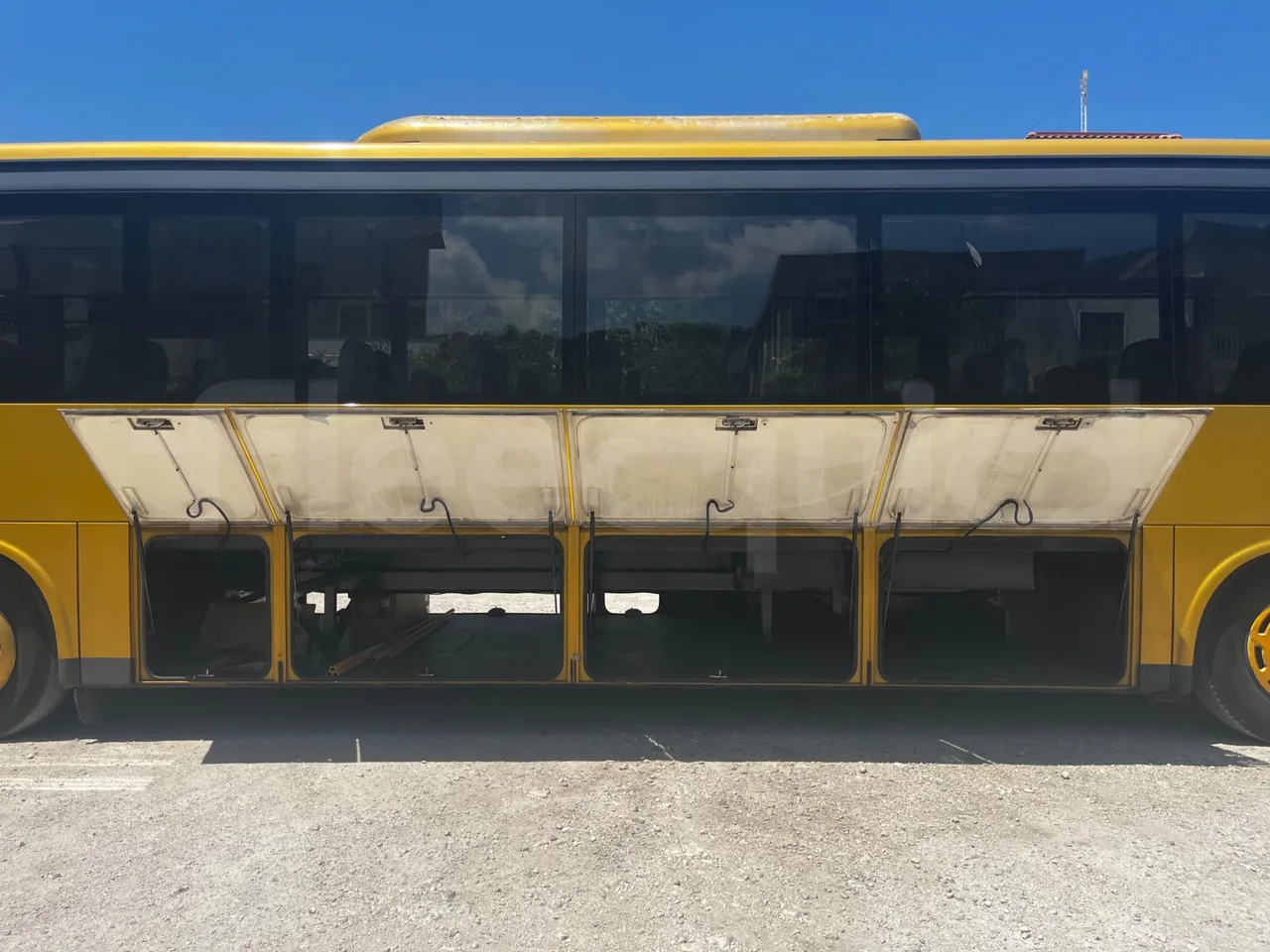 Iveco Crossway - luggage rack photo