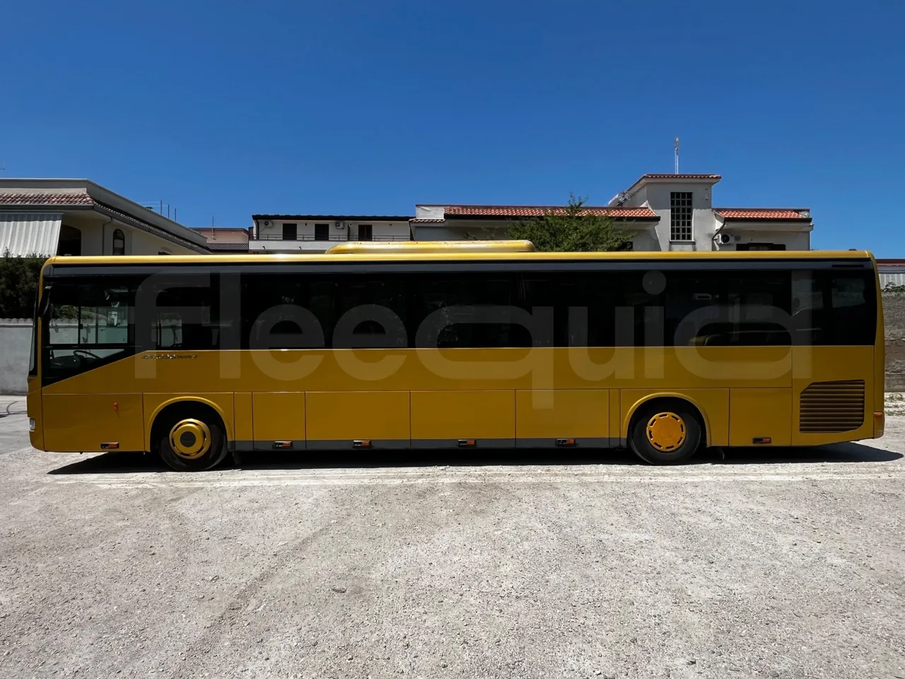 Iveco Crossway - left side photo