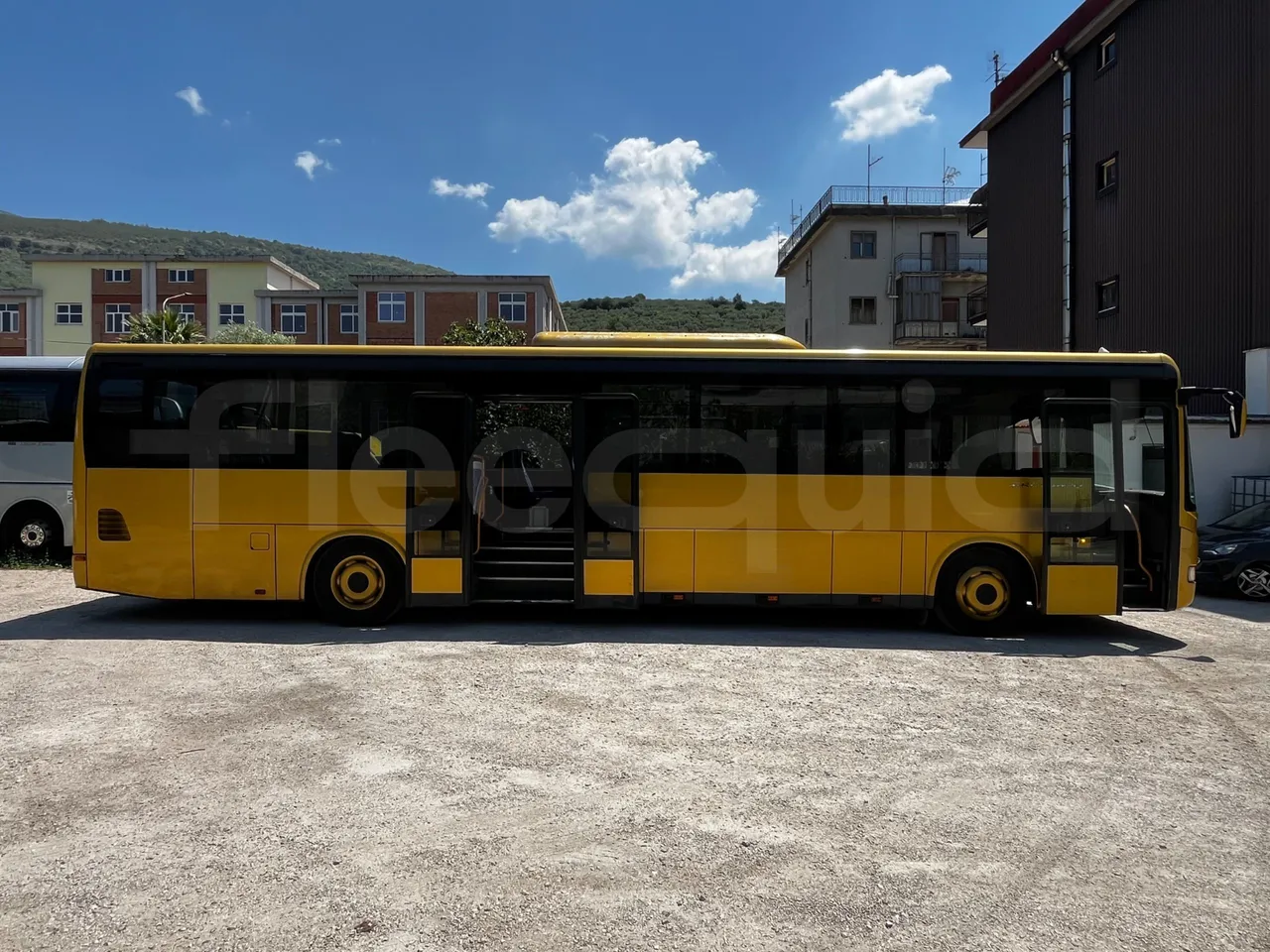 Iveco Crossway - right side doors open