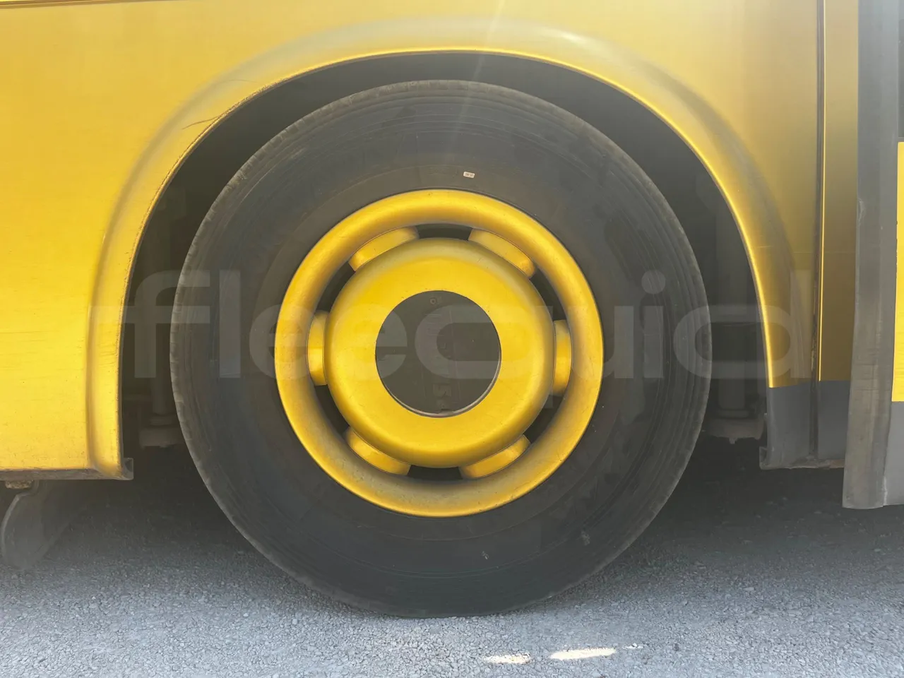 Iveco Crossway - rear left tire photo