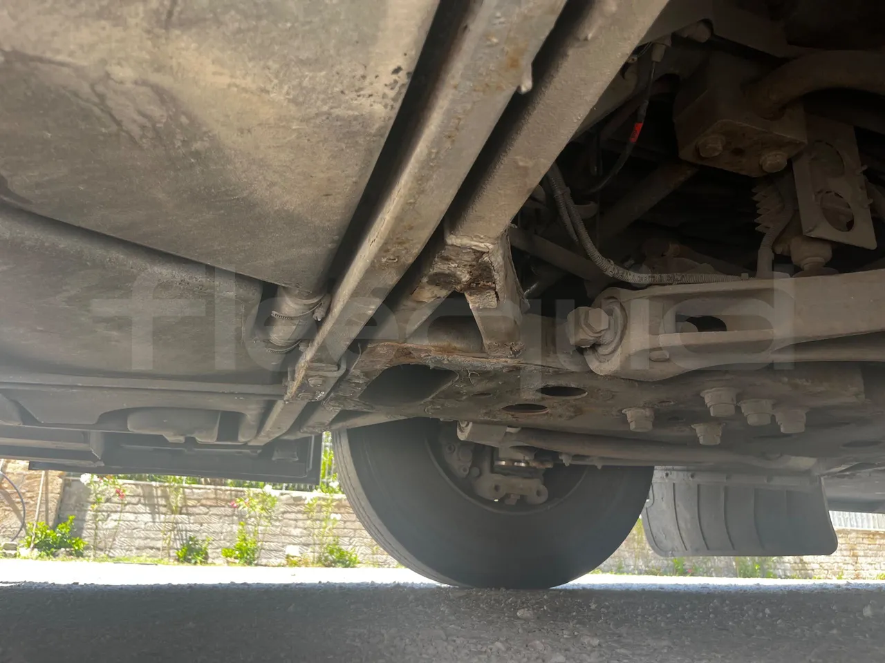 Iveco Crossway - front axle right side