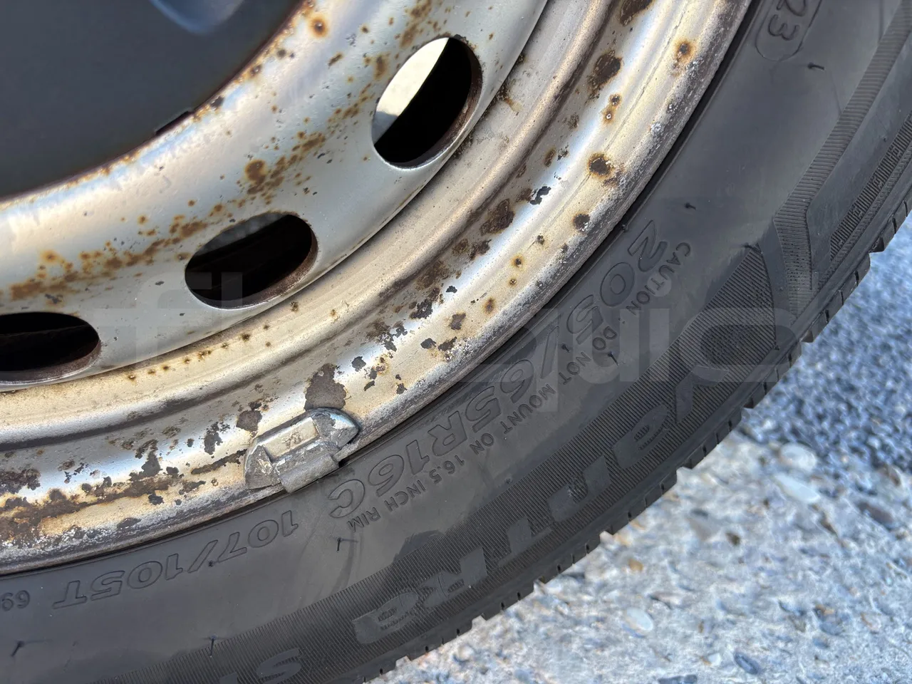 Mercedes-Benz Vito - Second Axle Left Side: Tyre Size