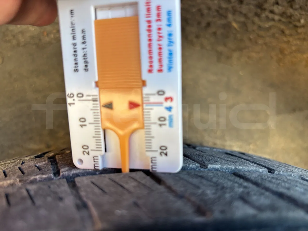 Mercedes-Benz Vito - Second Axle Left Side: Tyre Tread