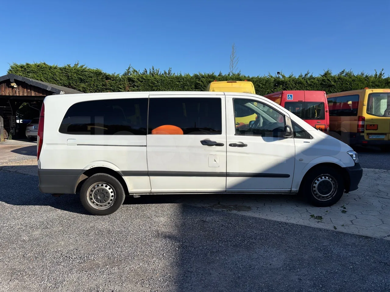 Mercedes-Benz Vito - Right Side