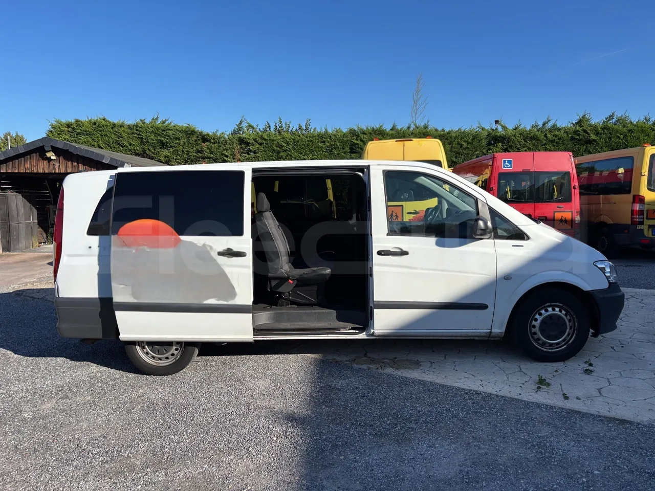 Mercedes-Benz Vito - Right Side Doors Open