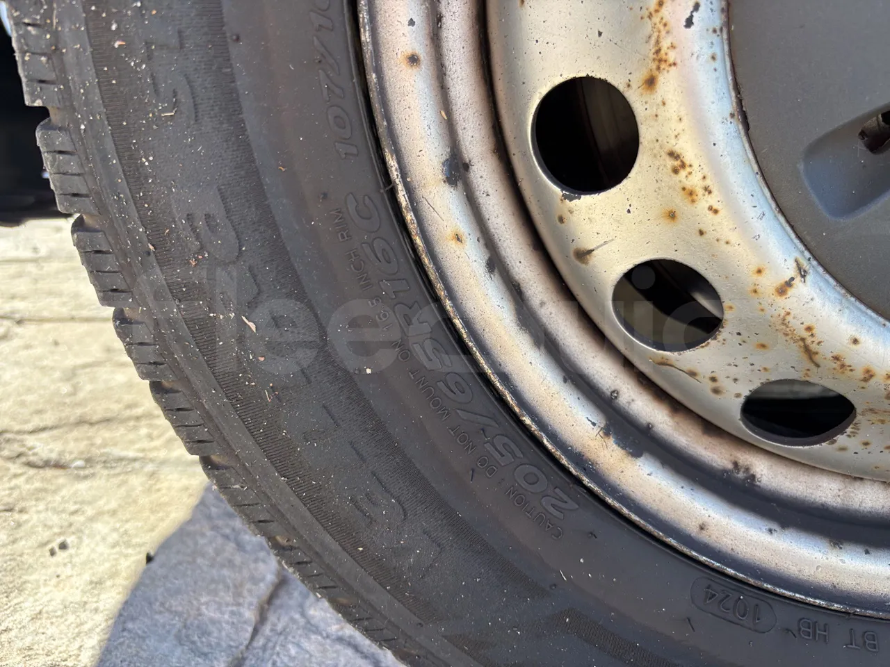 Mercedes-Benz Vito - First Axle Left Side: Tyre Size