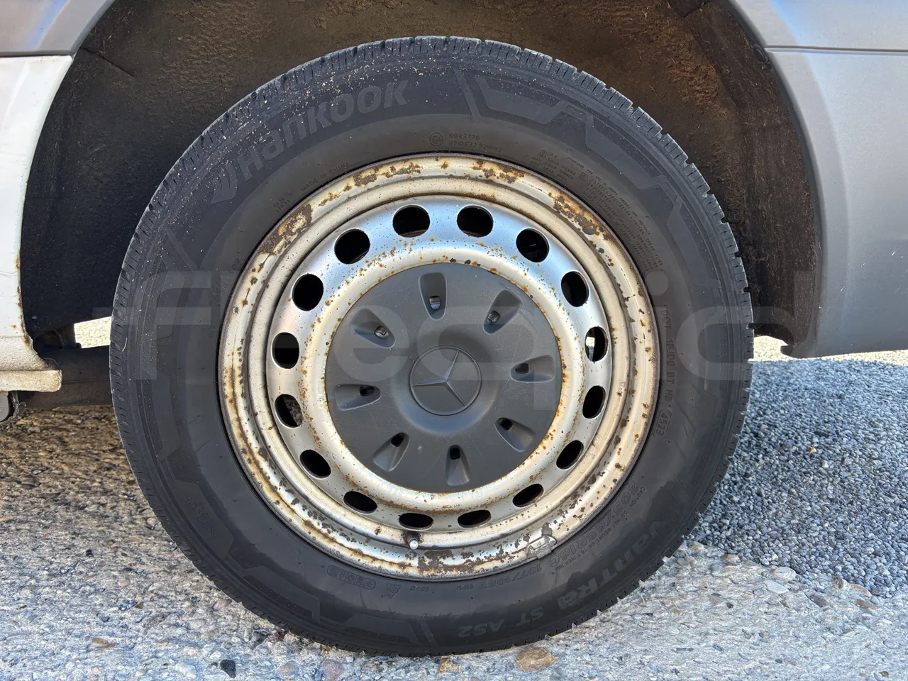 Mercedes-Benz Vito - First Axle Left Side: Tyre Tread