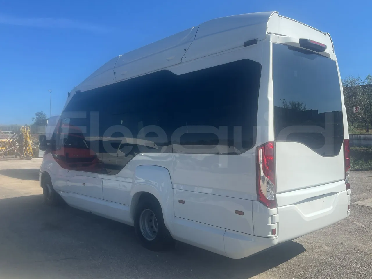 Iveco Daily - 3/4 Rear Left Side