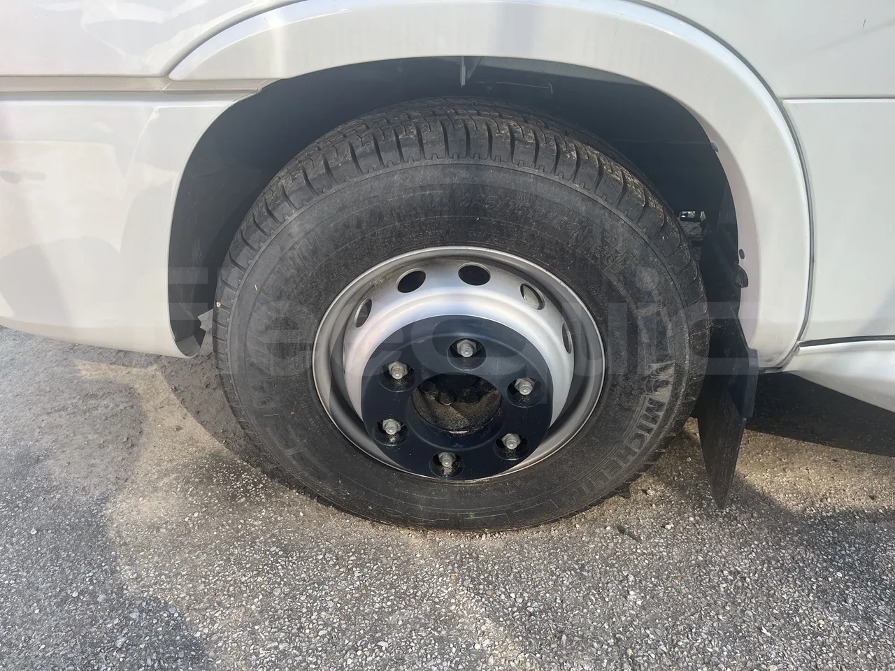 Iveco Daily - First Axle Left Side: Complete Tyre
