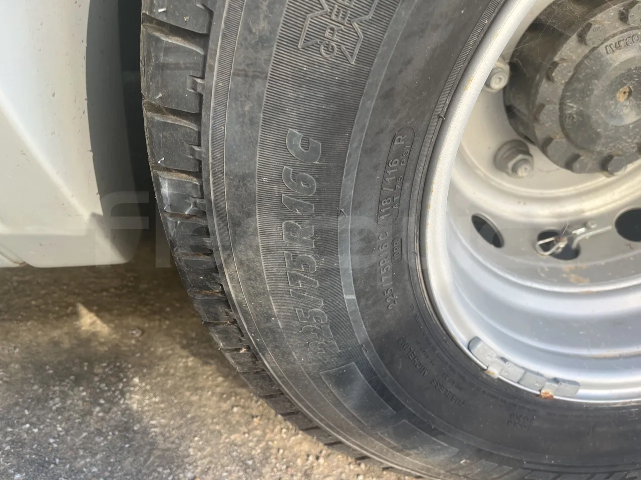 Iveco Daily - Second Axle Left Side: Tyre Size