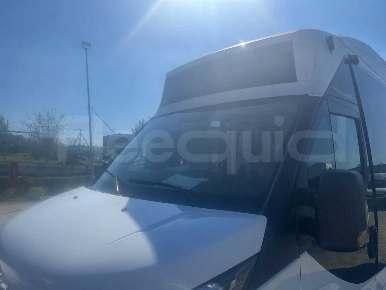 Iveco Daily - Windscreen From Left Side