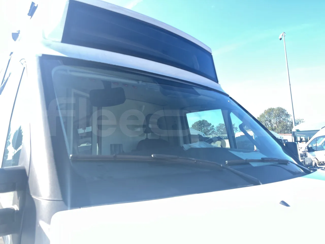 Iveco Daily - Windscreen From Right Side