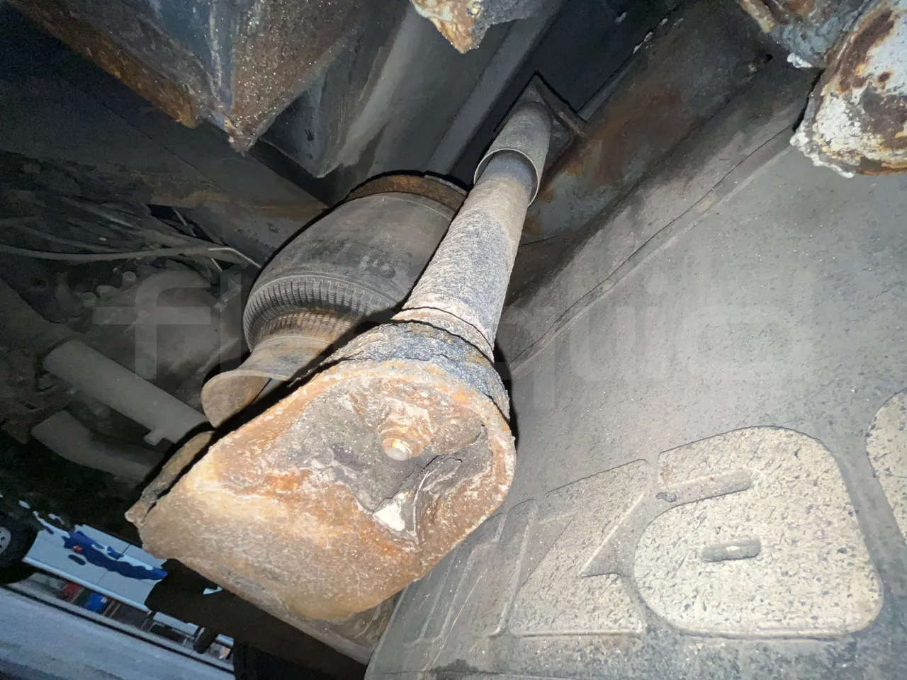 Mercedes-Benz OC 500 RF A4KF10 - EUR4 - 315kW - 12.000m - axel 2 air springs 1 left