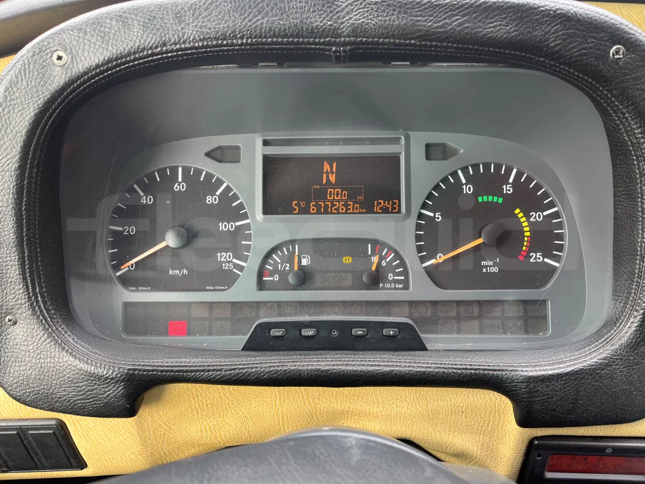 Mercedes-Benz OC 500 RF A4KF10 - EUR4 - 315kW - 12.000m - dashboard lights on