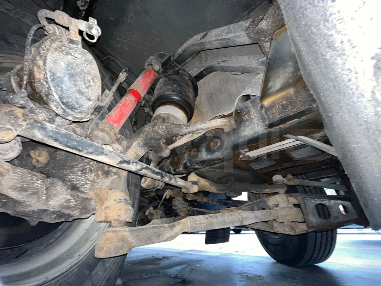 Mercedes-Benz OC 500 RF A4KF10 - EUR4 - 315kW - 12.000m - front shock absorbers right