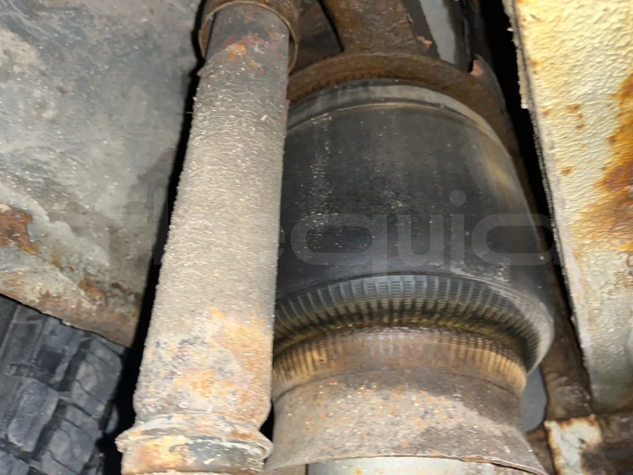 Mercedes-Benz OC 500 RF A4KF10 - EUR4 - 315kW - 12.000m - axle 2 shock absorbers 1 left