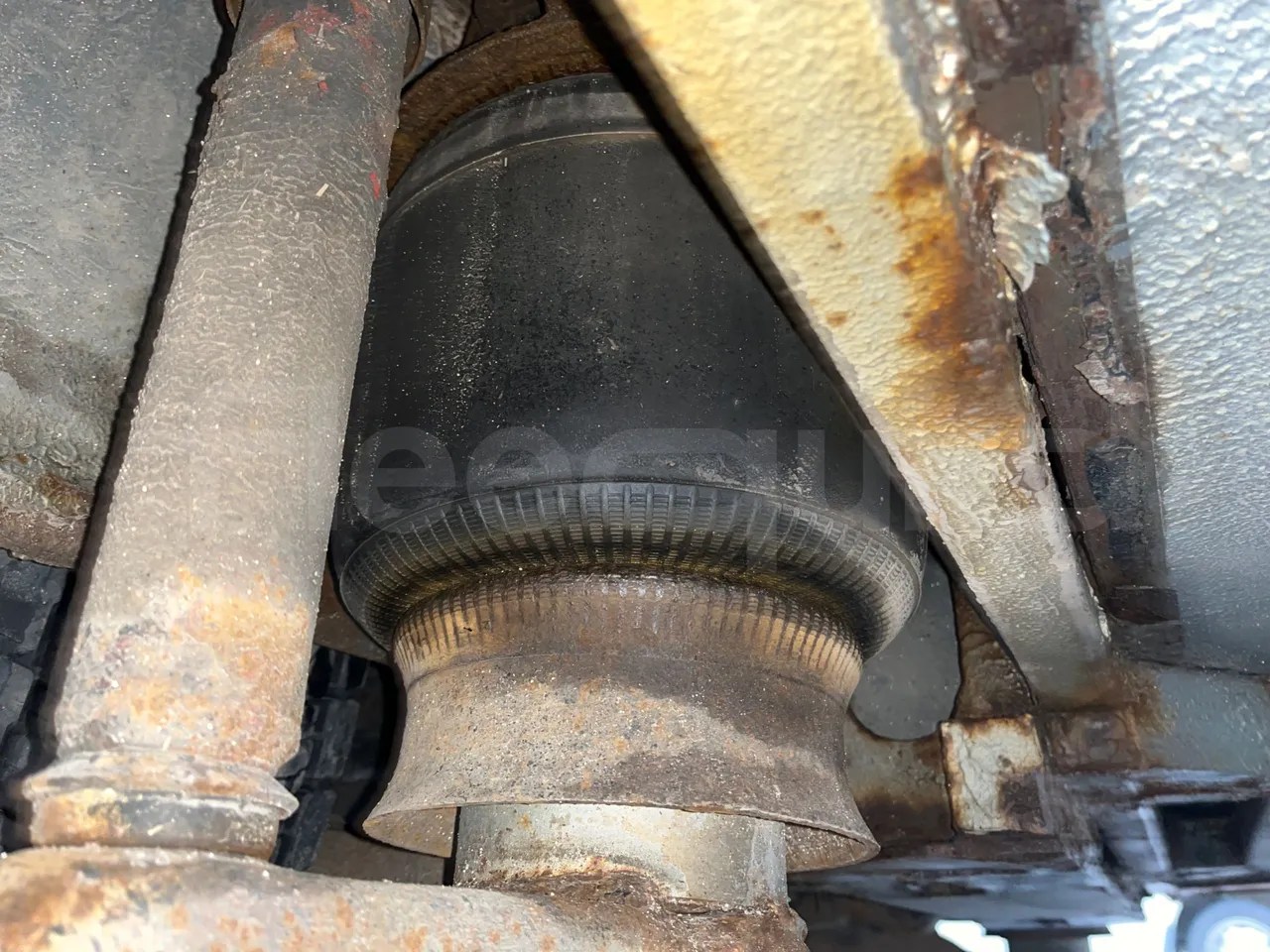 Mercedes-Benz OC 500 RF A4KF10 - EUR4 - 315kW - 12.000m - axle 2 shock absorbers 2 left