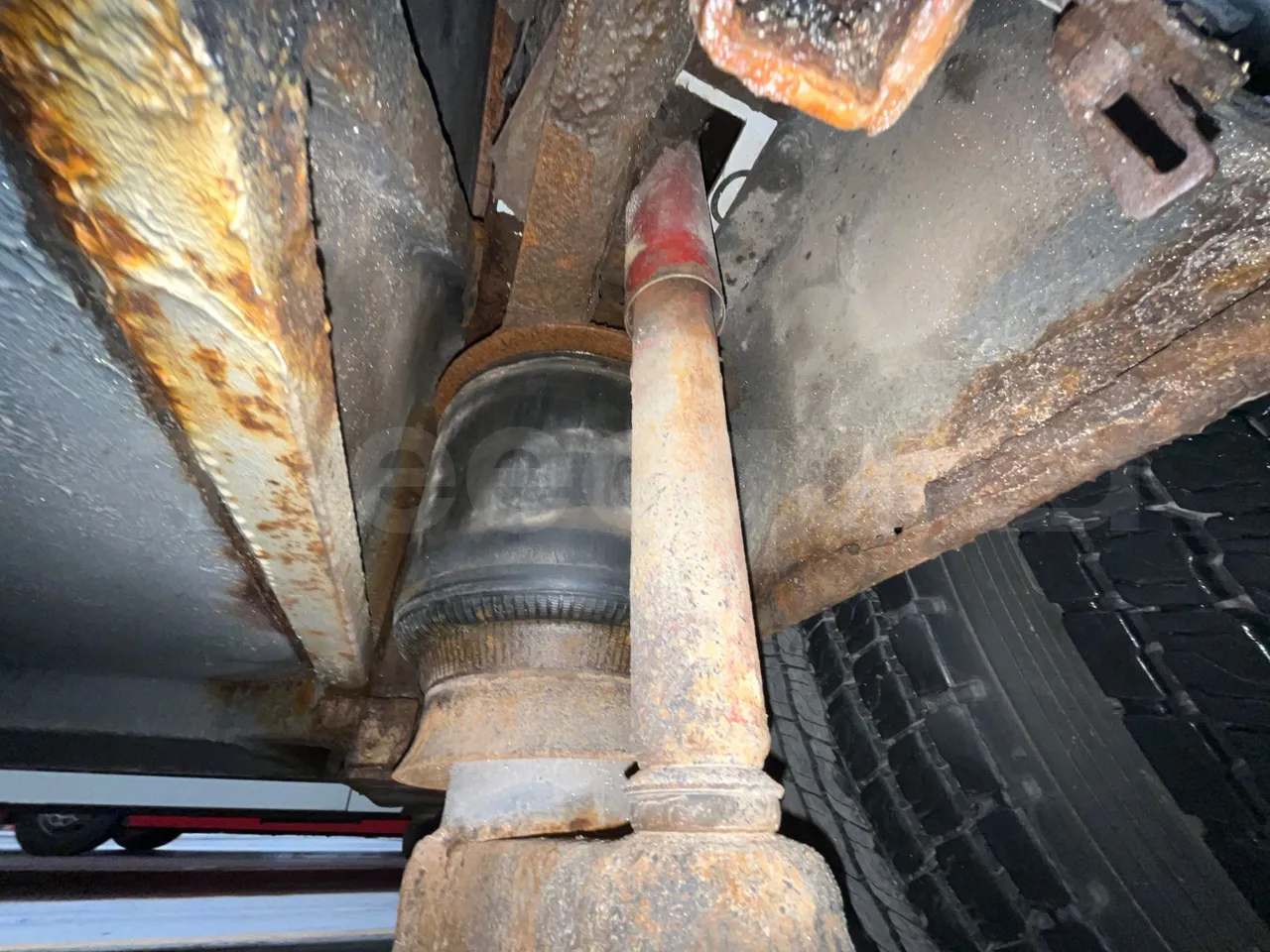 Mercedes-Benz OC 500 RF A4KF10 - EUR4 - 315kW - 12.000m - axle 2 shock absorbers 1 right