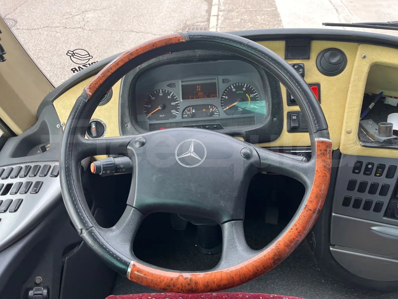 Mercedes-Benz OC 500 RF A4KF10 - EUR4 - 315kW - 12.000m - steering wheel photo