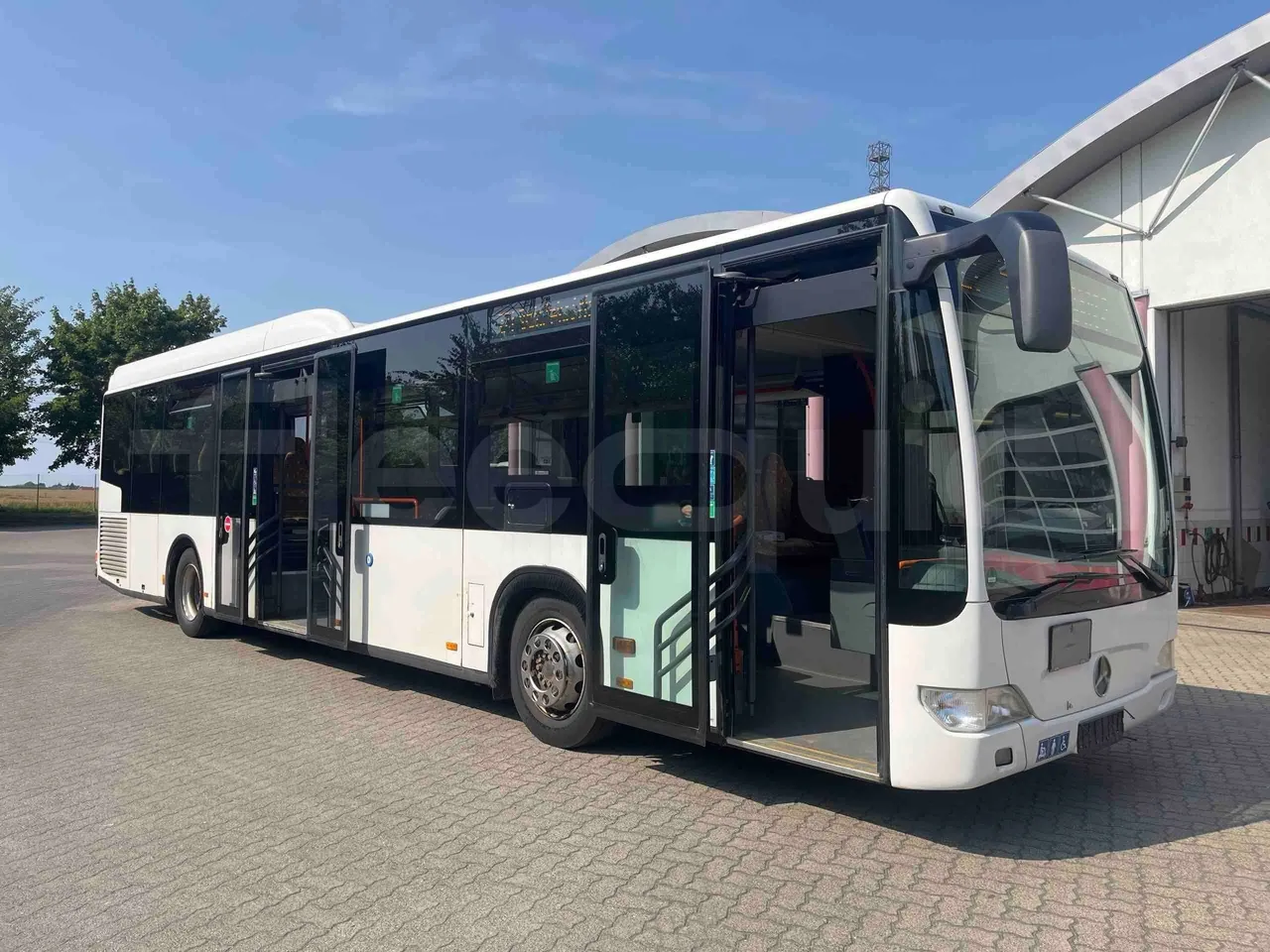 Mercedes-Benz Citaro - 3/4 Front Right Side Doors Open