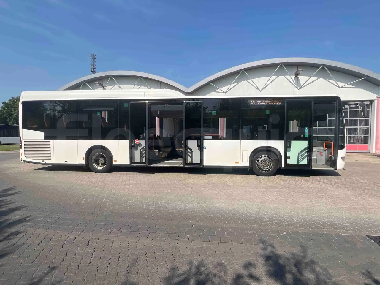 Mercedes-Benz Citaro - Right Side Doors Open